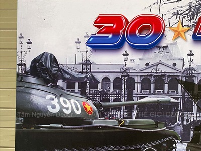 Tranh dán tường chủ đề 30-04 2-9 bằng formex [Độc quyền - In sắc nét] 60x40cm FORM-VN-01